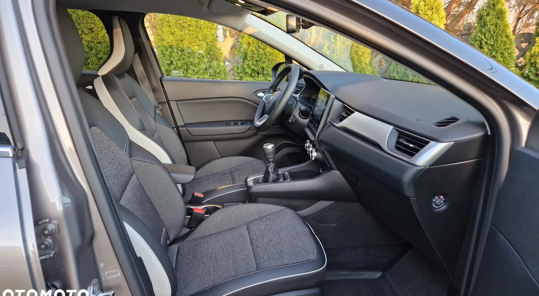 Renault Captur cena 83900 przebieg: 37000, rok produkcji 2022 z Stawiszyn małe 277